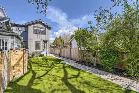 8326 28th Ave NW #B, Seattle, WA 98117