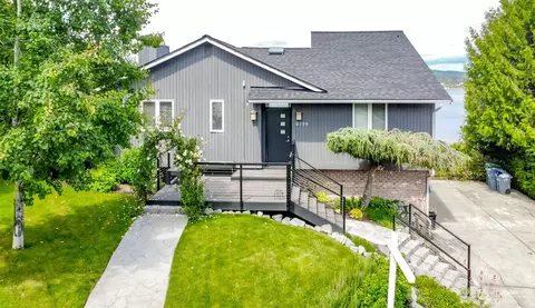 3728 Soundview Dr W, University Place, WA 98466