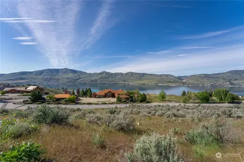 350 Highpoint Ln, Chelan, WA 98816