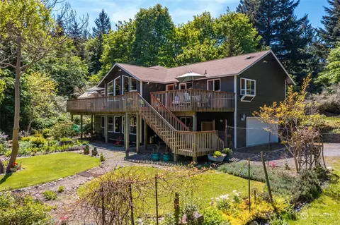 2 N Pheasant Run Rd, Coupeville, WA 98239