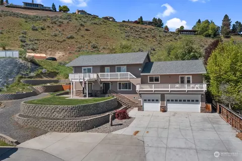 1589 Carson Ct, Wenatchee, WA 98801