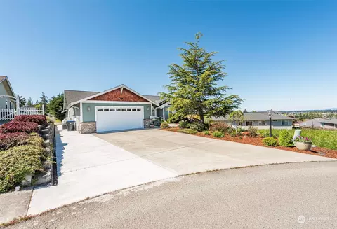 70 Opal Ln, Sequim, WA 98382