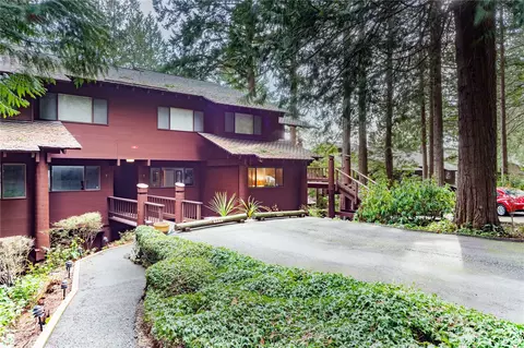 403 N North Bay Ln, Port Ludlow, WA 98365