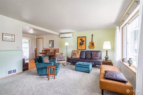 Living - 926 King Rd, Winlock, WA 98596 photo 1 of 3
