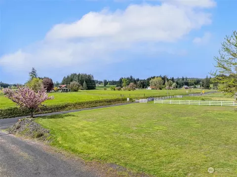 Exterior - 926 King Rd, Winlock, WA 98596 photo 7 of 14