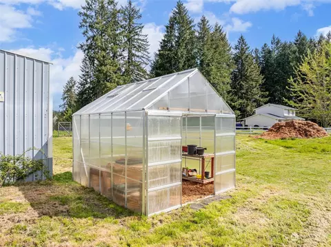 Exterior - 926 King Rd, Winlock, WA 98596 photo 10 of 14