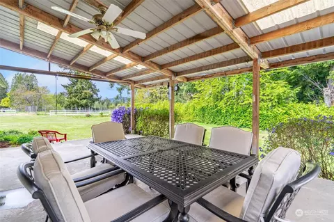 Exterior - 926 King Rd, Winlock, WA 98596 photo 4 of 14