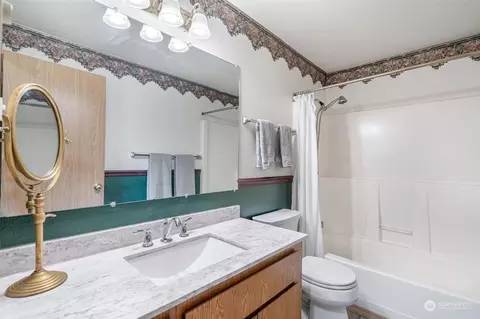 Bath - 926 King Rd, Winlock, WA 98596 photo 1 of 2