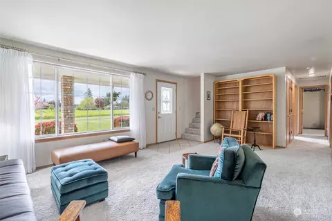 Living - 926 King Rd, Winlock, WA 98596 photo 3 of 3
