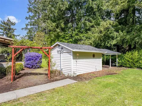 Exterior - 926 King Rd, Winlock, WA 98596 photo 11 of 14
