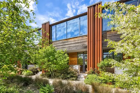 368 Wills Ln NW, Bainbridge Island, WA 98110