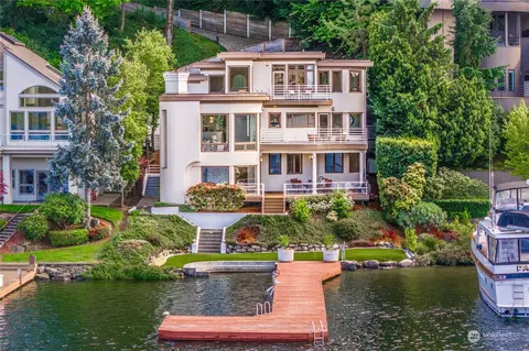 9240 SE Shoreland Dr, Bellevue, WA 98004