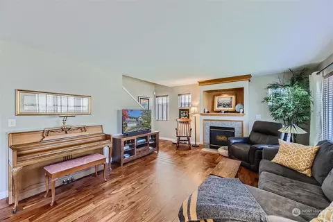Living - 15215 50th Ave SE, Everett, WA 98208 photo 2 of 2