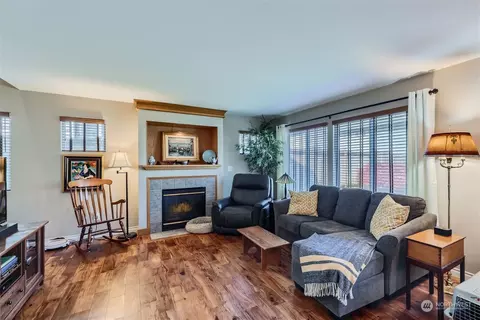 Living - 15215 50th Ave SE, Everett, WA 98208 photo 1 of 2