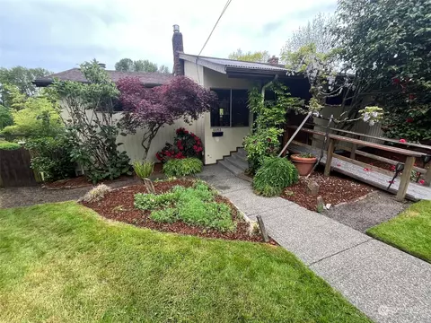 8663 Island Dr S, Seattle, WA 98118
