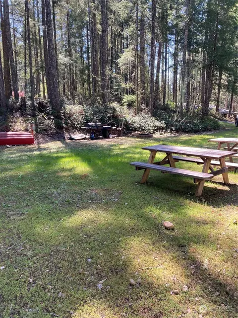 10 N Oxbow Pl, Hoodsport, WA 98548