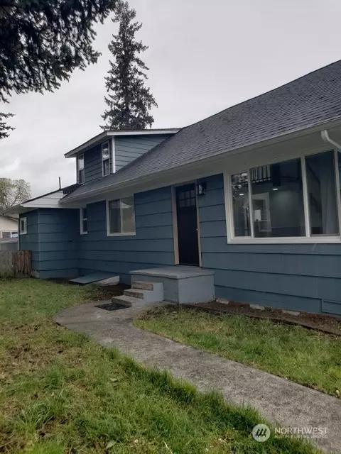 910 Lafayette St S, Parkland, WA 98444