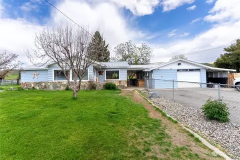 124 S State Frontage Rd, Tonasket, WA 98855