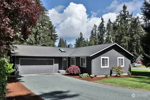 3615 Pear St, Clinton, WA 98236