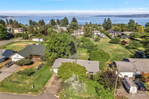 6547 Simmons Dr, Clinton, WA 98236