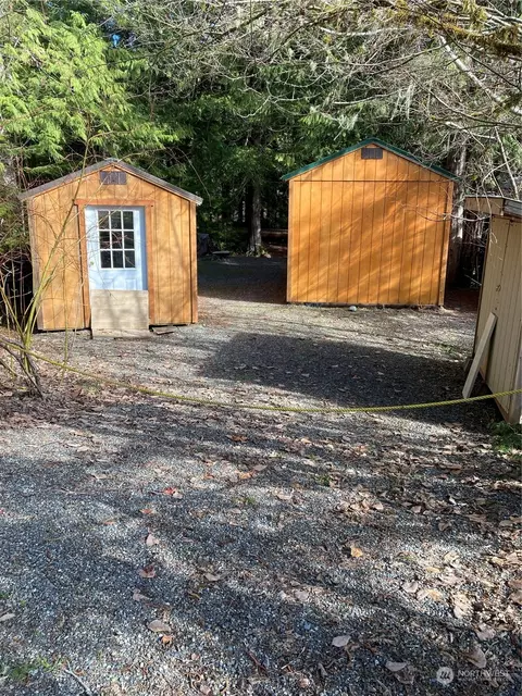 50 N Standstill Dr N, Hoodsport, WA 98548