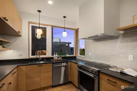 608 18th Ave E #B, Seattle, WA 98112 photo 9