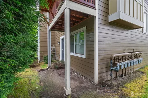 Exterior - 2002 112th St SW, Everett, WA 98204 photo 4 of 5
