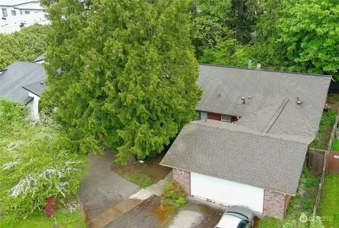 712 714 142nd Pl SE, Bellevue, WA 98007