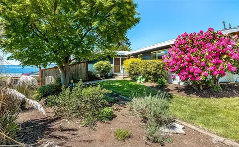 1060 S Rainbow Ln, Des Moines, WA 98198