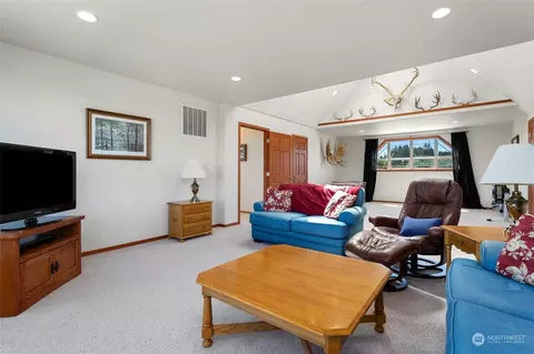 Living - 117 Garrett Loop, Chehalis, WA 98532 photo 3 of 3