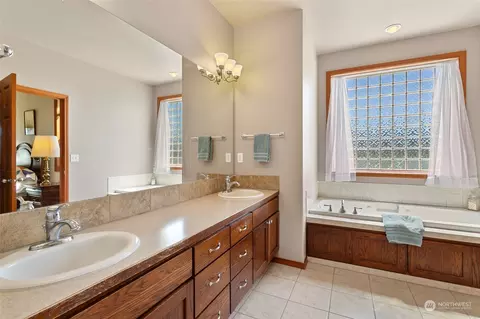Bath - 117 Garrett Loop, Chehalis, WA 98532 photo 2 of 4