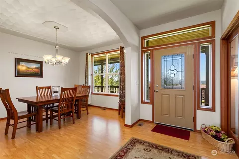 Entry Way - 117 Garrett Loop, Chehalis, WA 98532 photo 2 of 4