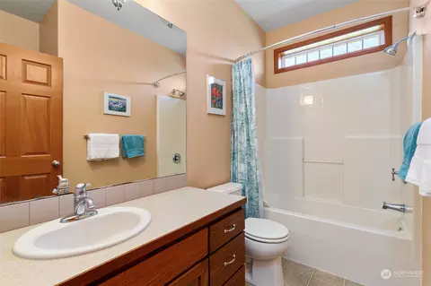 Bath - 117 Garrett Loop, Chehalis, WA 98532 photo 1 of 4