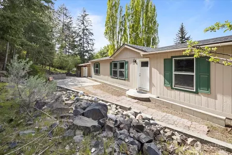 57789 Cardinal Pl NE, Grand Coulee, WA 99133