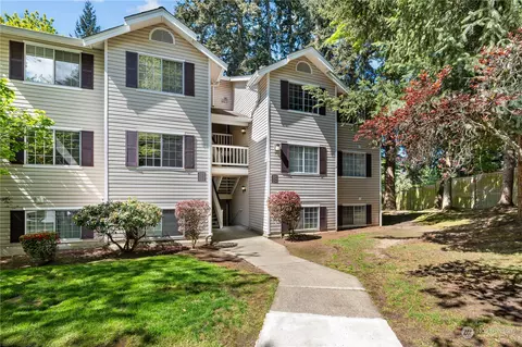 19230 Forest Park Dr NE #G223, Lake Forest Park, WA 98155