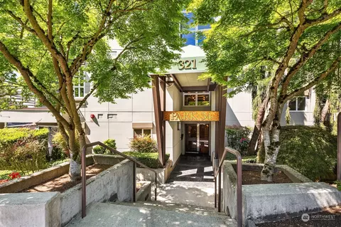 321 3rd St #403, Kirkland, WA 98033