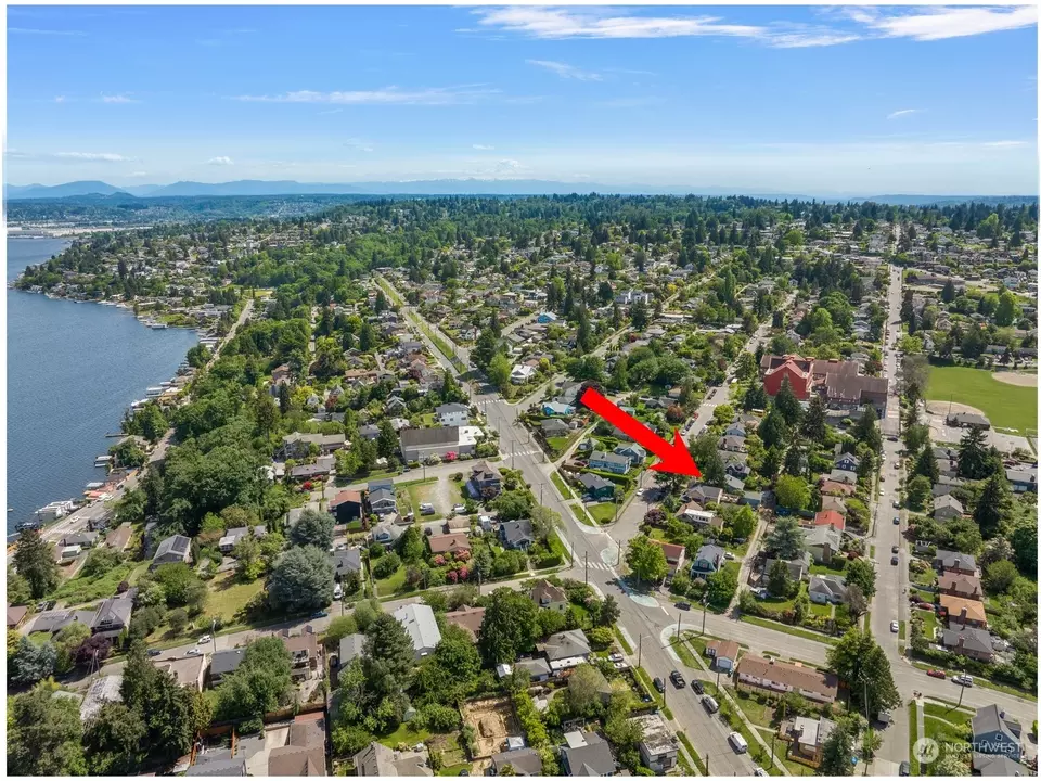 View/Area - 9621 60th Ave S, Seattle, WA 98118 photo 2 of 3