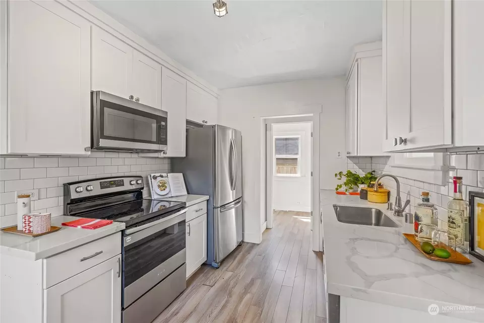 Kitchen - 9621 60th Ave S, Seattle, WA 98118 photo 1 of 2