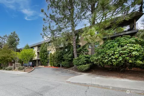 750 N 143rd St #101, Seattle, WA 98133