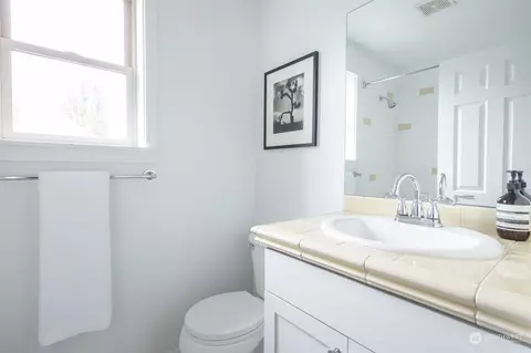 315 Dewey Pl E, Seattle, WA 98112 photo 23