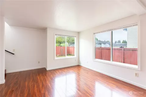 Living - 2902 13th St #3D, Everett, WA 98201 photo 4 of 8