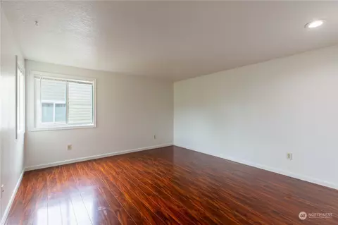 Living - 2902 13th St #3D, Everett, WA 98201 photo 7 of 8