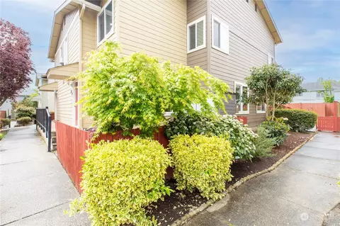 Exterior - 2902 13th St #3D, Everett, WA 98201 photo 3 of 7