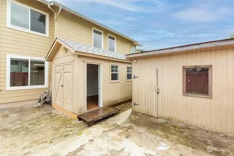 Exterior - 2902 13th St #3D, Everett, WA 98201 photo 5 of 7