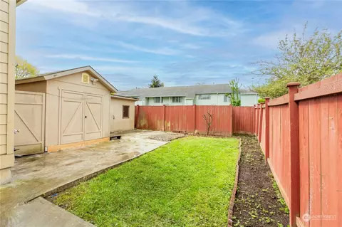 Exterior - 2902 13th St #3D, Everett, WA 98201 photo 4 of 7