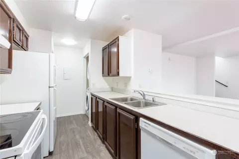 Kitchen - 2902 13th St #3D, Everett, WA 98201 photo 3 of 3