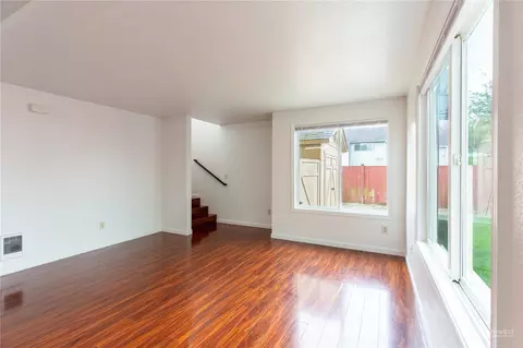 Living - 2902 13th St #3D, Everett, WA 98201 photo 3 of 8