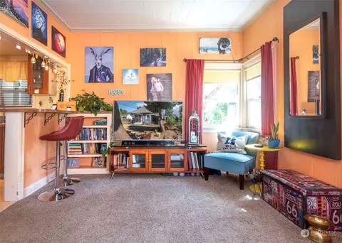 Living - 1711 12th St, Everett, WA 98201 photo 1 of 3