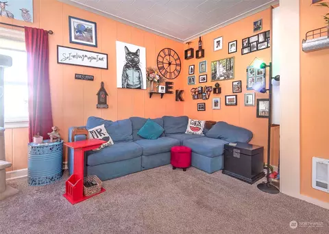 Living - 1711 12th St, Everett, WA 98201 photo 2 of 3