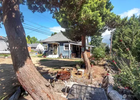 Exterior - 1711 12th St, Everett, WA 98201 photo 3 of 7